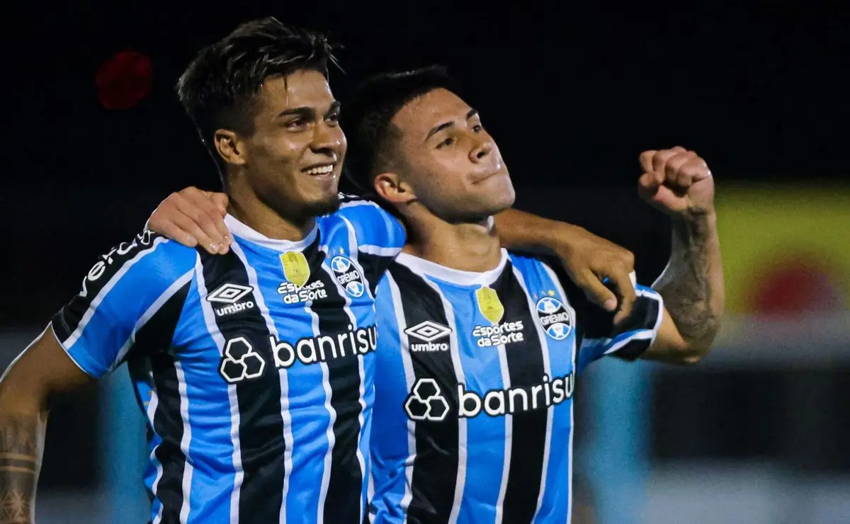 Grêmio considera negociar estrangeiros enquanto Cuéllar, Pavón e Aravena surgem como opções no Santos