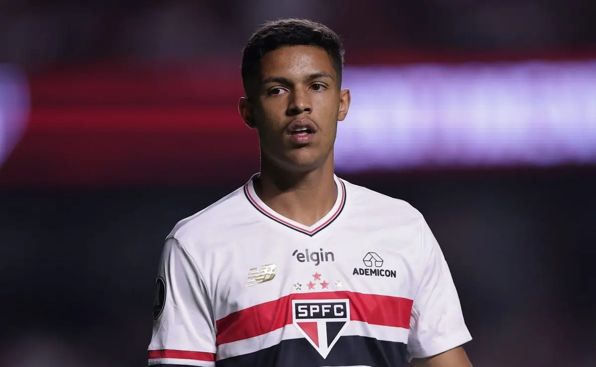 Ryan Francisco Ganha Chance no São Paulo e Entra em Campo Contra o Bahia