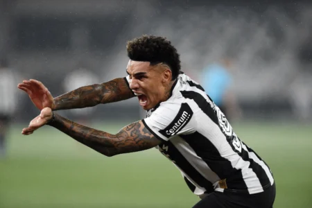 Botafogo preserva Igor Jesus e Cuiabano diante do Santos; confira a escalação