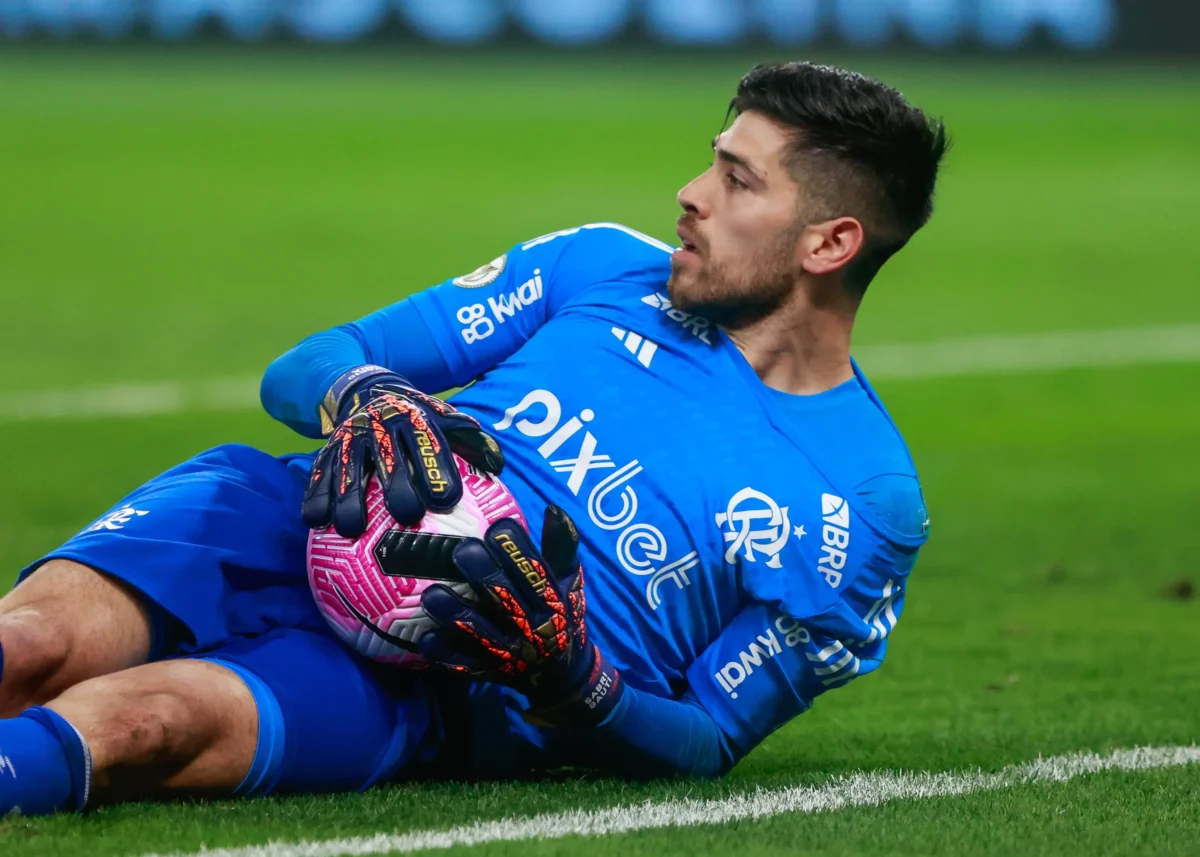 Rossi, do Flamengo, aprova regra dos oito segundos: "Goleiros demoravam muito com a bola"