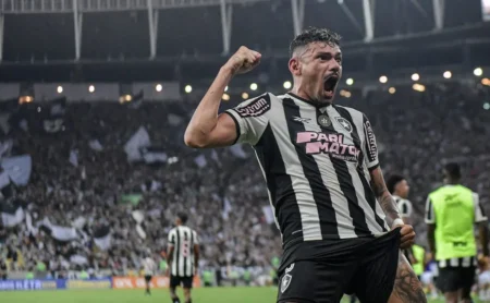 Tiquinho Soares reencontrará o Botafogo após a saída