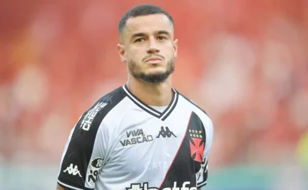 Coutinho evita falar sobre renovação com o Vasco da Gama.