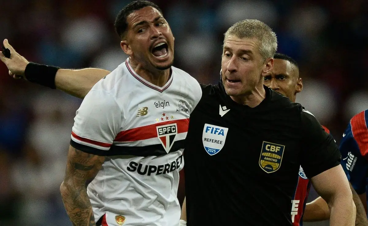 São Paulo é derrotado pelo Bahia e flerta com a zona da degola