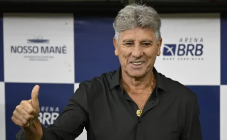 Renato Gaúcho preserva titulares para o jogo de domingo