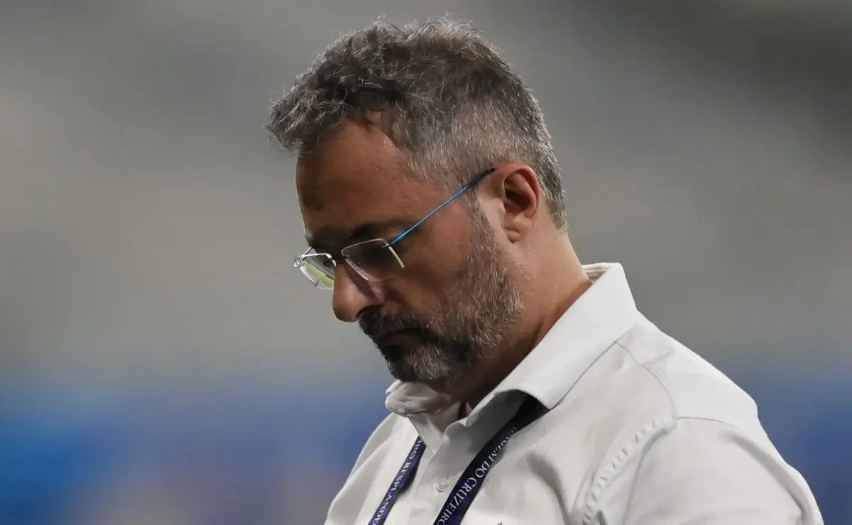 Possível Saída de Alexandre Mattos do Cruzeiro: CEO Deseja Mudança e Santos Demonstra Interesse, Segundo André Hernan
