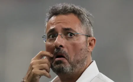 Alexandre Mattos acerta com o Santos e desembarca na Vila Belmiro nesta sexta-feira