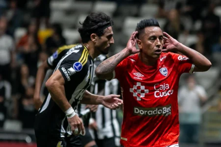 Cienciano provoca Atlético-MG após treinar em quadra de futebol 7 e garantir a liderança: "Valeu, Galo"