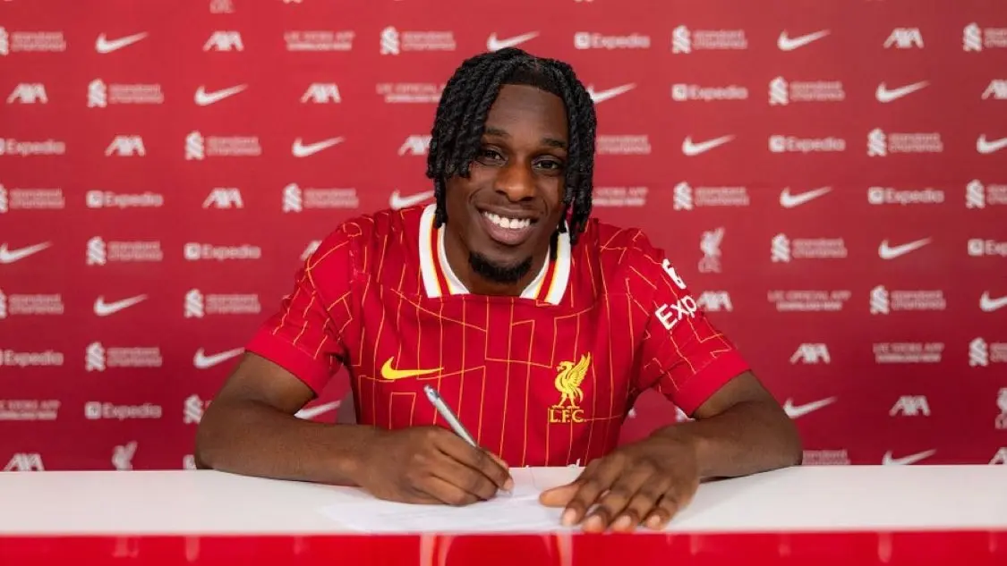 Liverpool contrata Frimpong, ex-lateral do Bayer Leverkusen