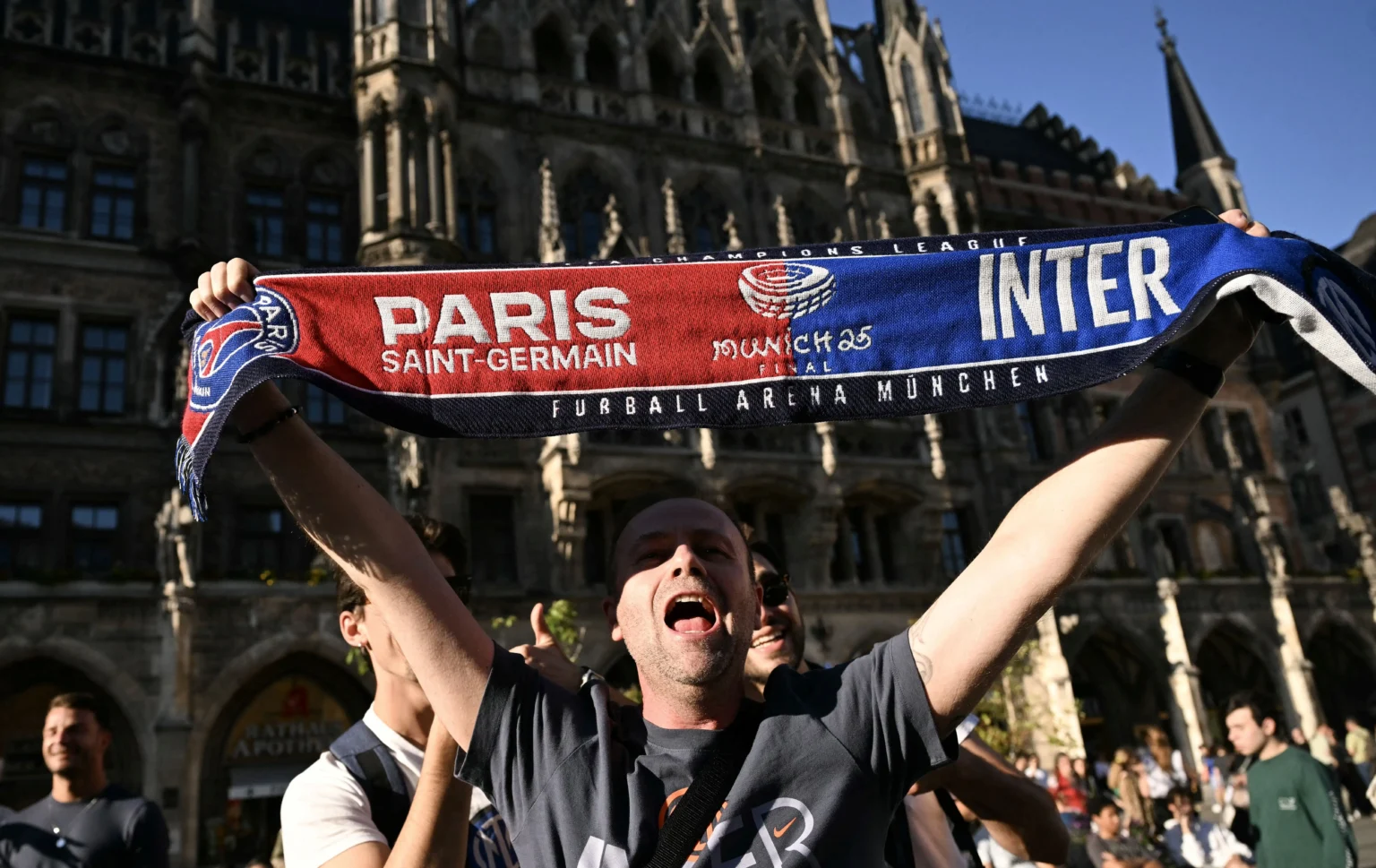 Munique se prepara para a final da Champions League com festa da torcida: confira as fotos