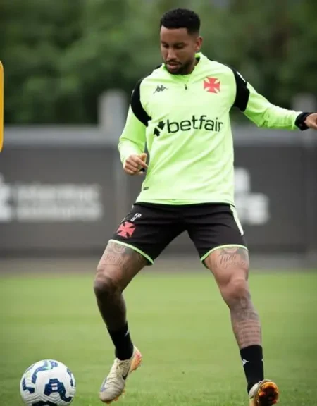 Vasco escalado: desfalques de Hugo e Luiz Gustavo no provável time contra o Bragantino