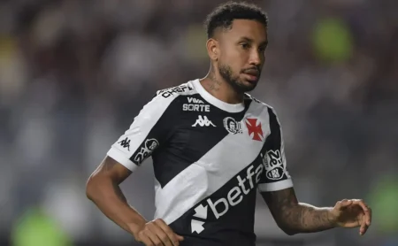 Vasco: Diniz define escalação com Jair, Coutinho e Vegetti