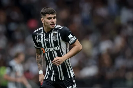 Atlético-MG considera readmitir atacante cedido a time europeu