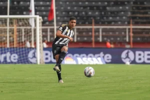 Atlético-MG negocia venda de defensor da base para o exterior
