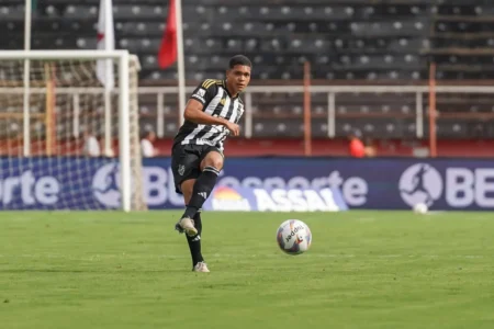 Atlético-MG negocia venda de defensor da base para o exterior