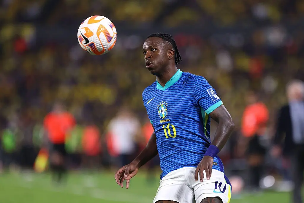 Auxiliar de Ancelotti na Seleção destaca Vini Jr e aponta o que o jogador precisa para se desenvolver.