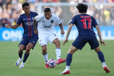 Botafogo: Paiva deve repetir time vitorioso contra o PSG.