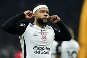 Corinthians quita dívida com Memphis, mas pendência por premiação persiste