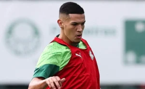 Cruzeiro abre conversas por Naves, e saída do zagueiro do Palmeiras ganha forma