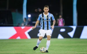 Cuéllar "não é mais o mesmo de 2019", analisa Mano Menezes, técnico do Grêmio