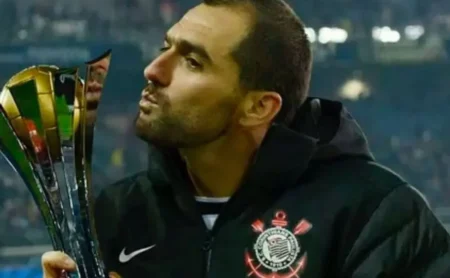 Danilo elogia Depay e clama por maior protagonismo: "É um grande jogador"