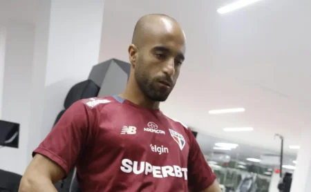 Desempenho de Lucas Moura pelo São Paulo em 2025: expectativas frustradas