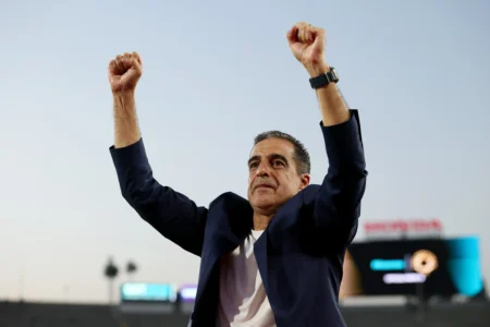 Do céu ao inferno: 10 dias transformaram um grande triunfo na demissão de Renato Paiva do Botafogo