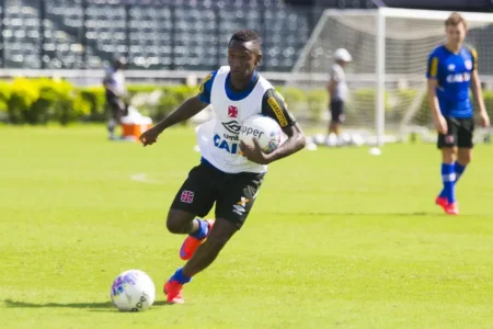 Ex-vascaíno recebe alvará de soltura e deixa prisão após seis meses