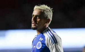 Fagner exige aprimoramento no Cruzeiro sob comando de Leonardo Jardim.