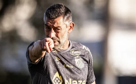 O "Plano B" de Crespo no São Paulo: onde está o técnico avaliado em R$ 15 milhões pela FIFA?