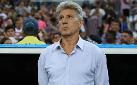 Renato Gaúcho: Aclamado pela torcida após a estreia do Fluminense no Mundial