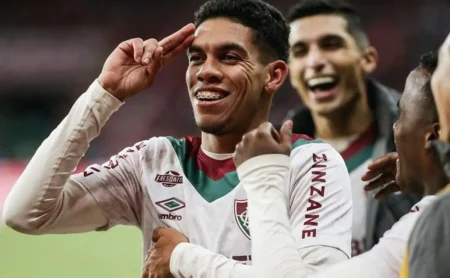 Renato Gaúcho sai em defesa de Serna e Paulo Baya após críticas da torcida do Fluminense
