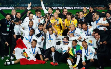 Corinthians Acima de Todos: Torcedor do Porto Exalta o Timão.