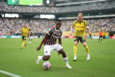 Fluminense enfrenta o Borussia com ousadia e prova que não veio à Copa para participar