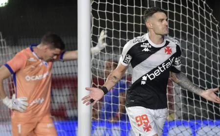 Vegetti, do Vasco, lidera a artilharia argentina na temporada de 2025.