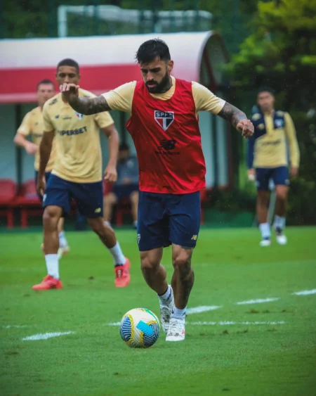 Liziero: Último mês de contrato com o São Paulo em 2025, sem atuar no ano.