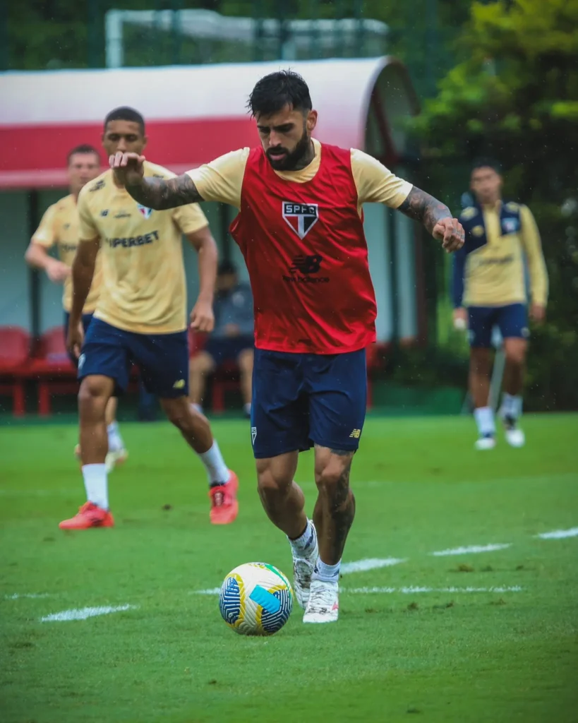 Liziero: Último mês de contrato com o São Paulo em 2025, sem atuar no ano.