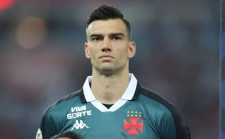 Admar Lopes, novo comandante do Vasco, foca em manter Léo Jardim e Rayan.