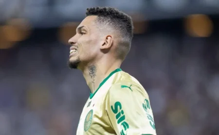 Abel Ferreira aborda situação de Paulinho e expõe limitação que frustra torcedores do Palmeiras