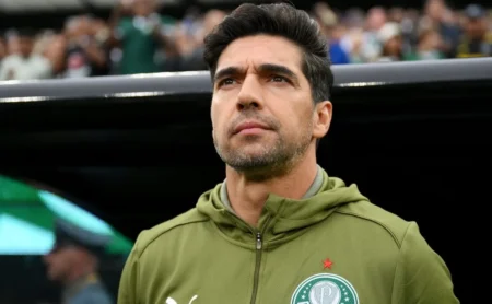 Abel Ferreira fala sobre críticas da imprensa e celebra triunfo do Palmeiras: “Precisamos lutar”