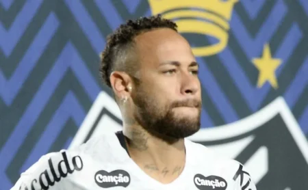 Neymar reconsidera renovação com o Santos e abre portas para saída, informa site