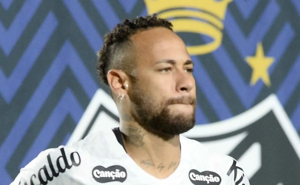 Neymar reconsidera renovação com o Santos e abre portas para saída, informa site