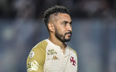 Rejeição imediata: Torcida do Santos desaprova contratação de Payet por histórico.