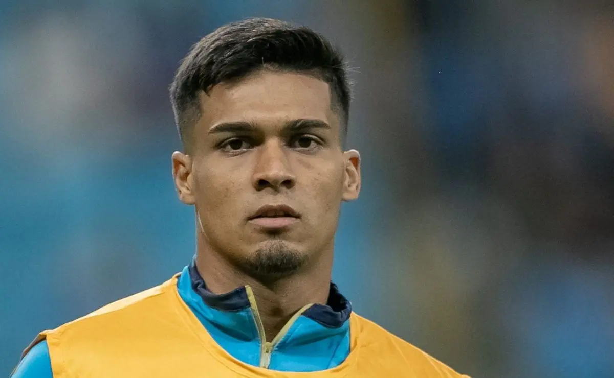 Grêmio pode vender Arezo se receber proposta de R$ 16 milhões