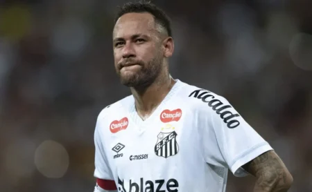 Neymar se diz no auge no Santos, e Casagrande critica: "Falta de noção"
