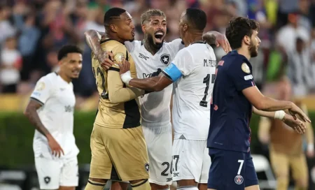 O Botafogo e a defesa que mais protegeu o PSG, segundo Luís Enrique