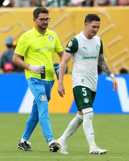 Palmeiras: Aníbal Moreno é dúvida para o jogo contra o Inter Miami devido a edema na coxa.
