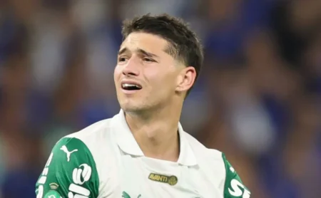 Aníbal Moreno Desfalca Palmeiras em Jogo Contra Inter Miami por Edema na Coxa