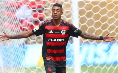 Filipe Luís exalta Flamengo no Mundial e celebra Bruno Henrique: "Orgulho"