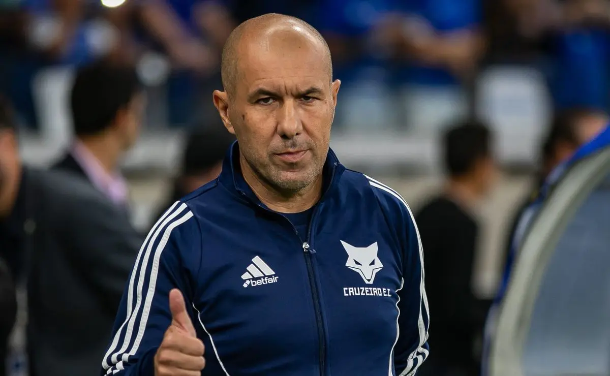Lateral-esquerdo é oferecido ao Cruzeiro; Jardim prioriza defesa e ataque