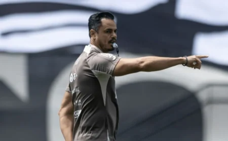 Bastidores do Paulistão: Preparador físico do Corinthians fala sobre lesões de Garro e Yuri.